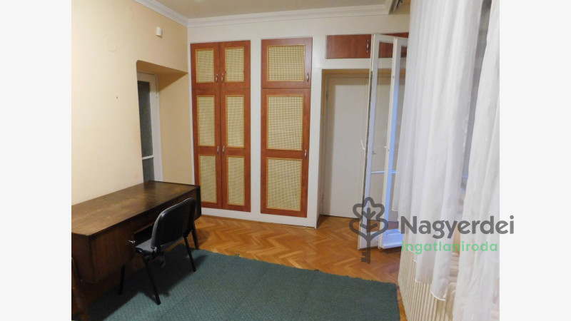 Debrecen, Nagyerdő, Lakás, tégla lakás  