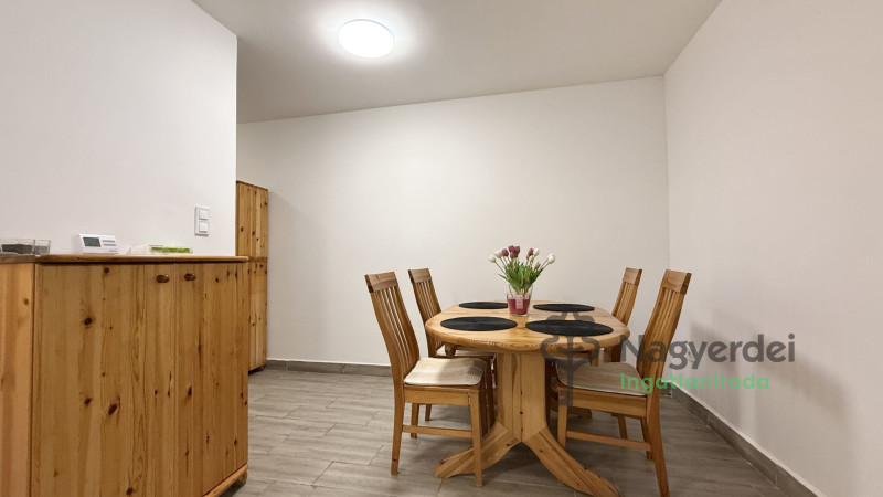 Hajdúszoboszló, Lakás, tégla lakás  