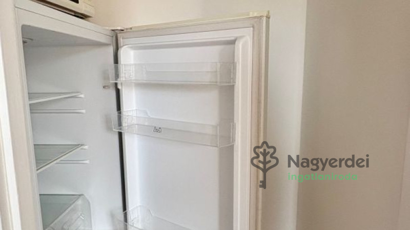 Debrecen, Nagyerdő, Lakás, tégla lakás  