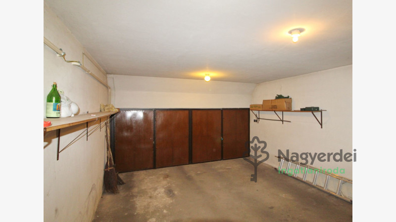 Debrecen, Nagyerdő, Ház, családi ház  