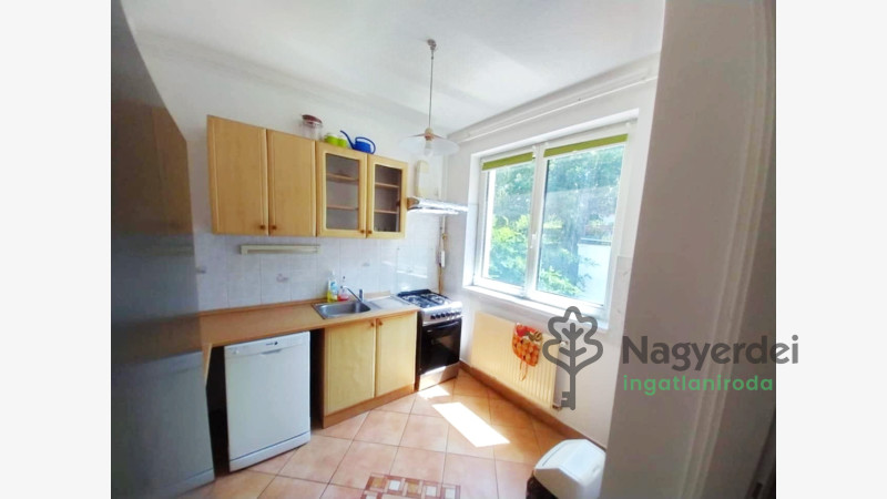 Debrecen, Nagyerdő, Lakás, tégla lakás  