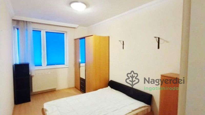 Debrecen, Nagyerdő, Lakás, tégla lakás  