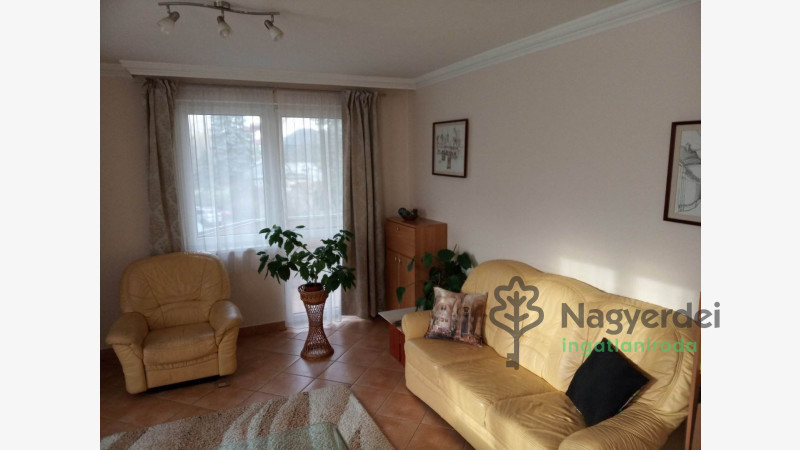 Debrecen, Nagyerdő, Lakás, tégla lakás  