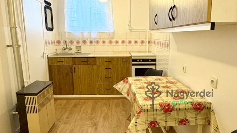 Debrecen, Libakert, Lakás, csúsztatott zsalus  