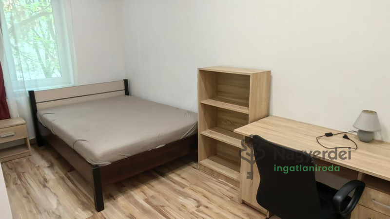 Debrecen, Nagyerdő, Lakás, tégla lakás  