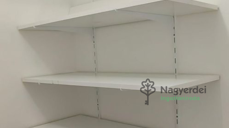 Debrecen, Nagyerdő, Lakás, tégla lakás  