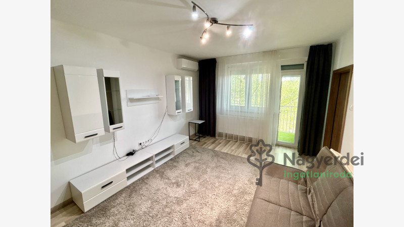 Debrecen, Sestakert, Lakás, tégla lakás  