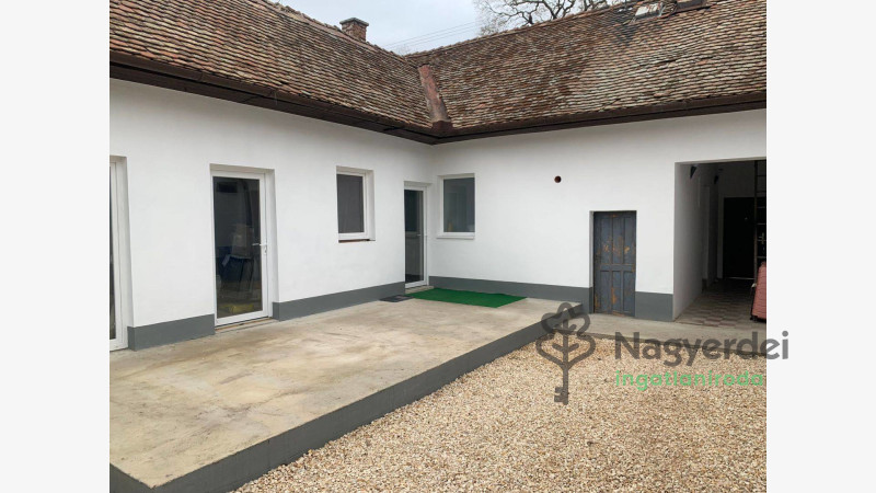 Debrecen, Bem tér, Lakás, tégla lakás  