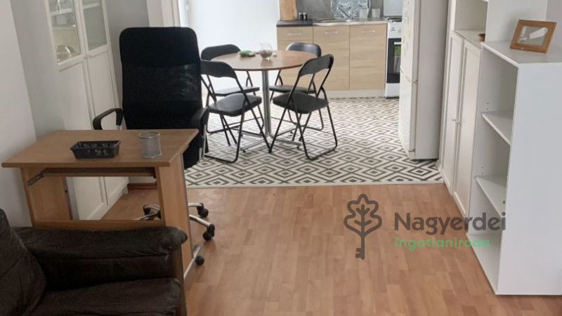 Debrecen, Bem tér, Lakás, tégla lakás  