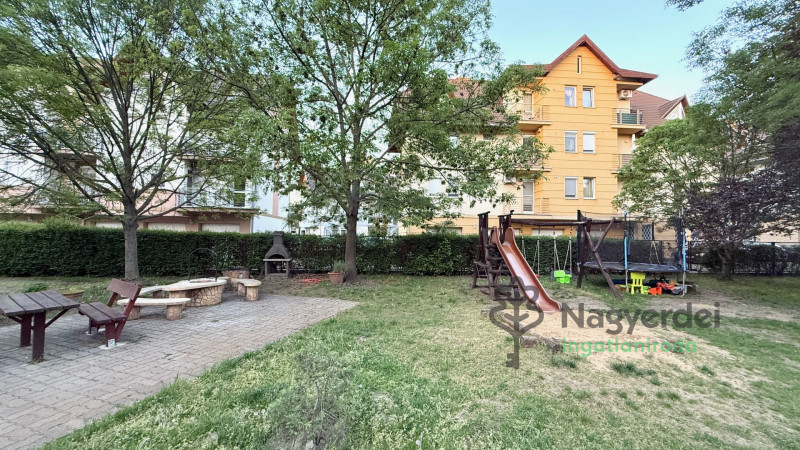 Debrecen, Postakert, Lakás, tégla lakás  