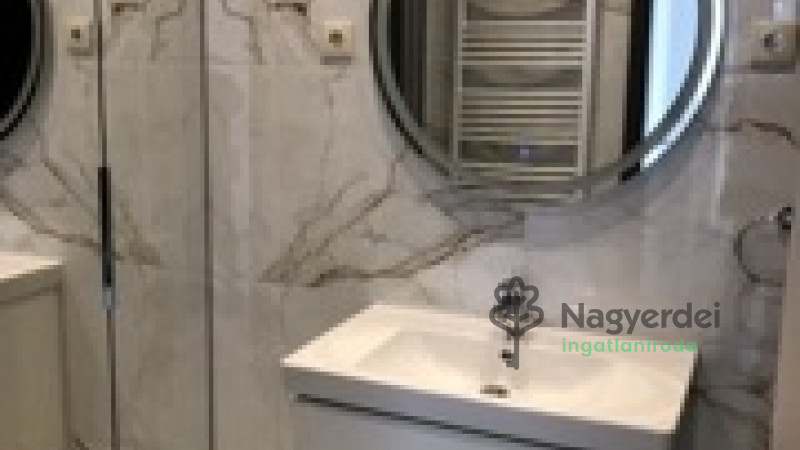 Debrecen, Nagyerdő, Lakás, tégla lakás  