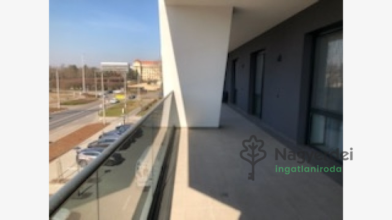Debrecen, Nagyerdő, Lakás, tégla lakás  