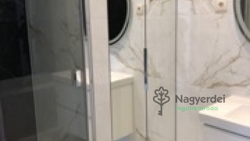 Debrecen, Nagyerdő, Lakás, tégla lakás  