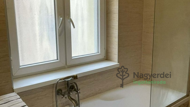 Debrecen, Belváros, Lakás, tégla lakás  