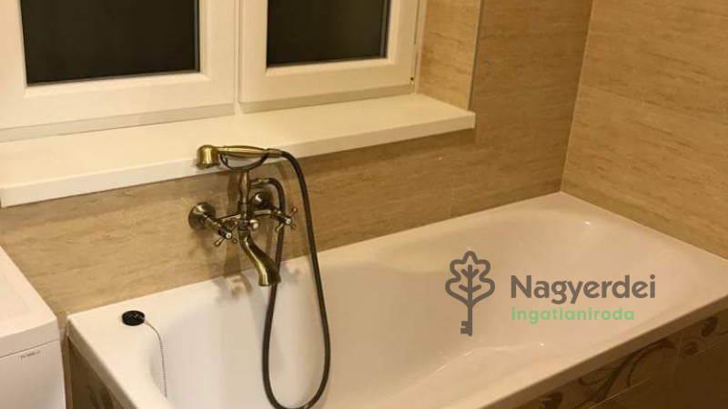 Debrecen, Belváros, Lakás, tégla lakás  