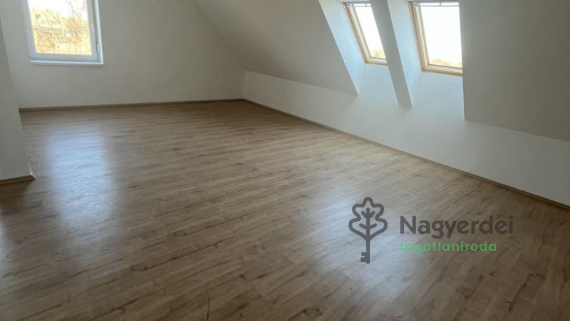 Debrecen, Tócóvölgy, Lakás, tégla lakás  