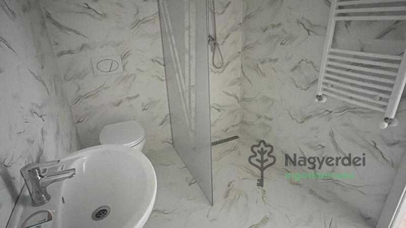 Debrecen, Tócóvölgy, Lakás, tégla lakás  