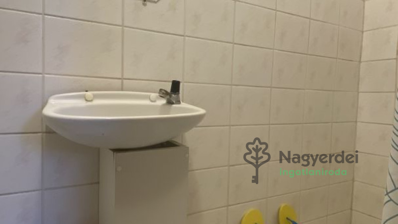 Debrecen, Dobozi lakótelep, Lakás, tégla lakás  