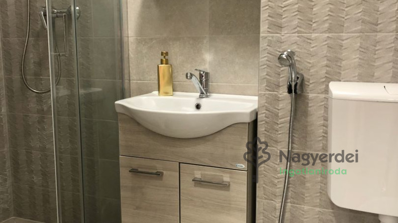 Debrecen, Sestakert, Lakás, tégla lakás  