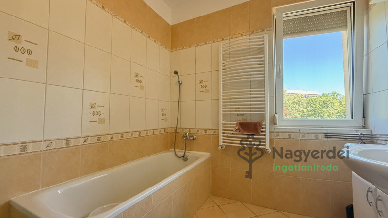 Debrecen, Egyetemváros, Lakás, tégla lakás  