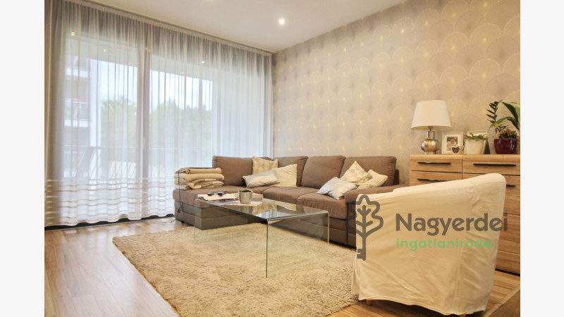 Debrecen, Nagyerdő, Lakás, tégla lakás  