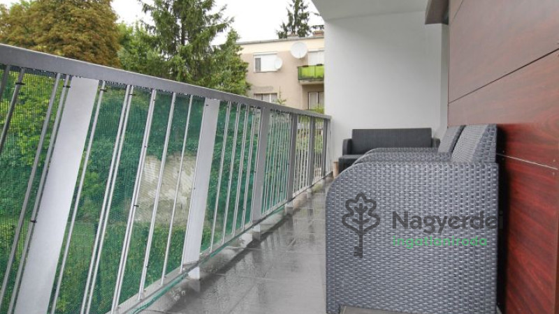 Debrecen, Nagyerdő, Lakás, tégla lakás  