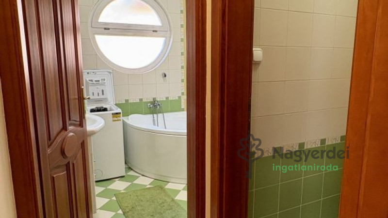 Debrecen, Nagyerdőalja, Lakás, tégla lakás  