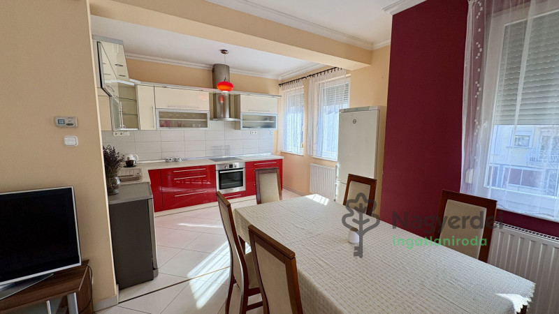 Debrecen, Nagyerdőalja, Lakás, tégla lakás  