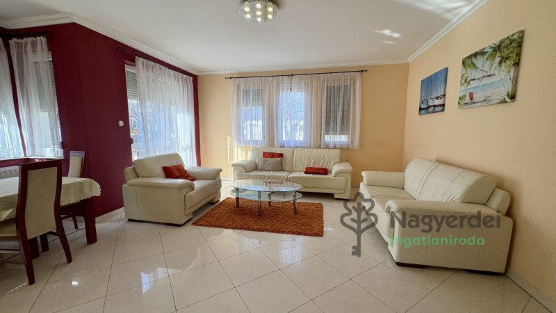 Debrecen, Nagyerdőalja, Lakás, tégla lakás  