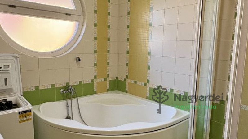 Debrecen, Nagyerdőalja, Lakás, tégla lakás  