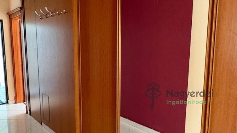 Debrecen, Nagyerdőalja, Lakás, tégla lakás  