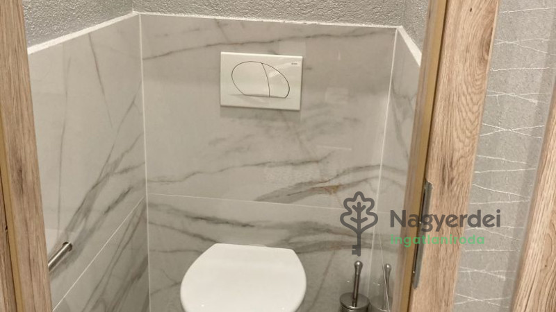 Debrecen, Egyetemváros, Lakás, tégla lakás  