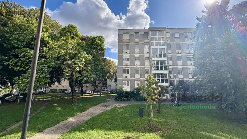 Debrecen, Libakert, Lakás, csúsztatott zsalus  