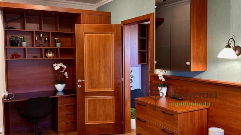 Debrecen, Bem tér, Lakás, tégla lakás  