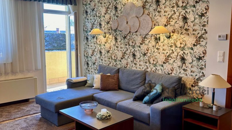 Debrecen, Bem tér, Lakás, tégla lakás  