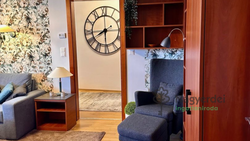 Debrecen, Bem tér, Lakás, tégla lakás  