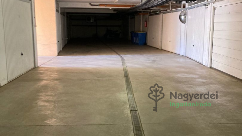 Debrecen, Bem tér, Lakás, tégla lakás  