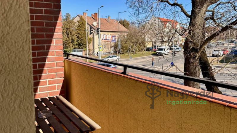 Debrecen, Bem tér, Lakás, tégla lakás  