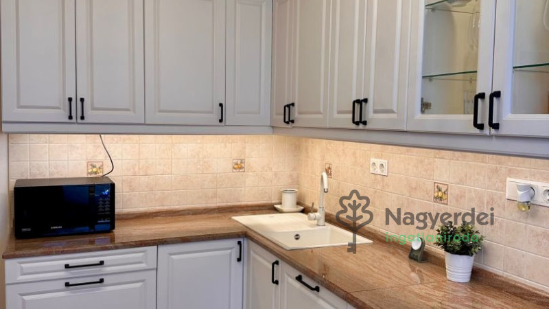 Debrecen, Bem tér, Lakás, tégla lakás  