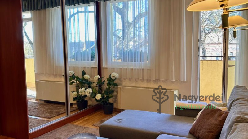 Debrecen, Bem tér, Lakás, tégla lakás  