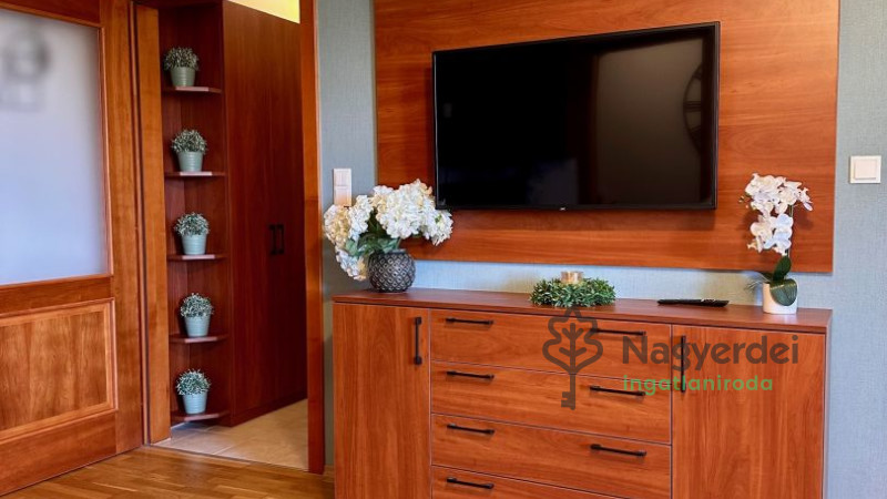 Debrecen, Bem tér, Lakás, tégla lakás  