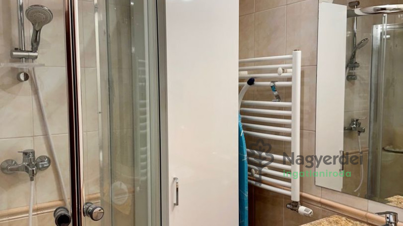 Debrecen, Bem tér, Lakás, tégla lakás  