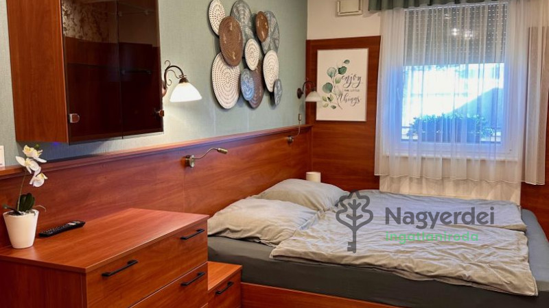 Debrecen, Bem tér, Lakás, tégla lakás  