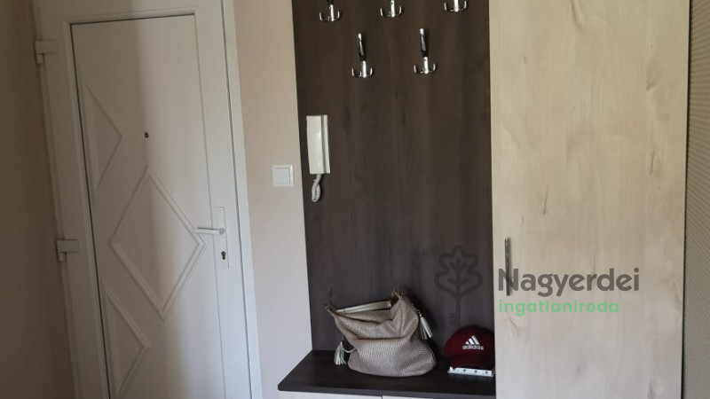 Debrecen, Sestakert, Lakás, tégla lakás  