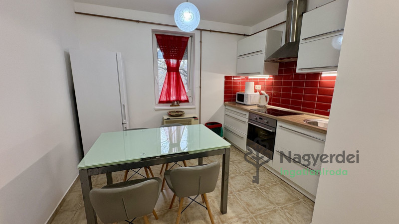 Debrecen, Péterfia, Lakás, tégla lakás  