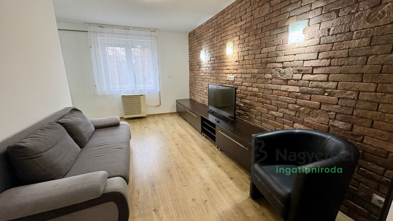 Debrecen, Péterfia, Lakás, tégla lakás  