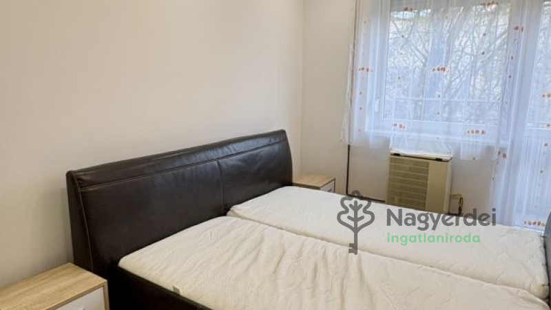 Debrecen, Péterfia, Lakás, tégla lakás  