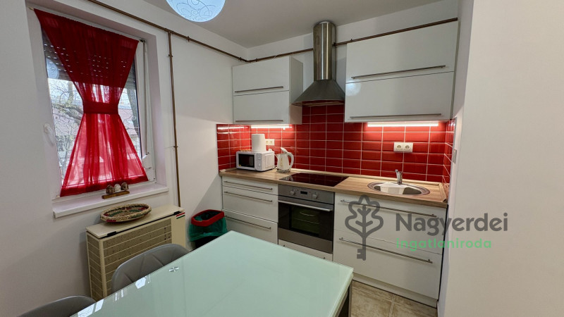 Debrecen, Péterfia, Lakás, tégla lakás  