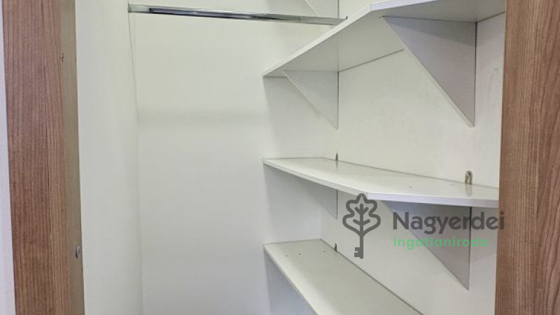 Debrecen, Péterfia, Lakás, tégla lakás  