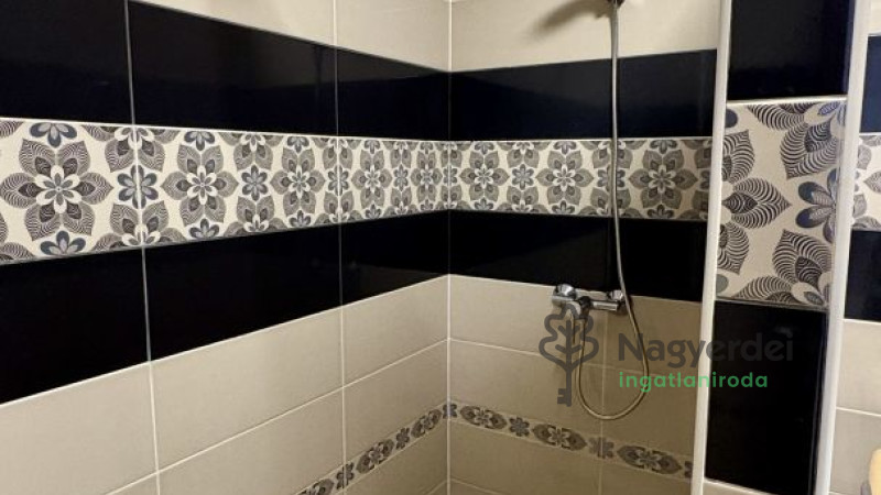 Debrecen, Péterfia, Lakás, tégla lakás  